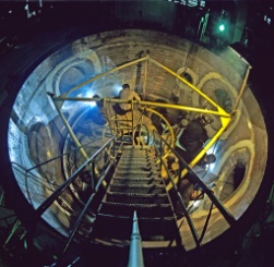 Сборка корпуса реактора